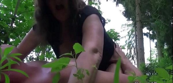  Jungspund darf Oma Outdoor in privaten Sex-Tape ficken - German Grandma seduce Young Boy to Outdoor in Privat Tape